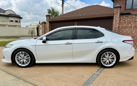 Toyota Camry, 2019 год, 3 240 000 рублей, 2 фотография