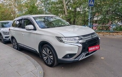 Mitsubishi Outlander III рестайлинг 3, 2019 год, 2 050 000 рублей, 1 фотография