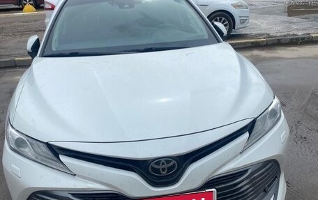 Toyota Camry, 2018 год, 3 000 000 рублей, 1 фотография