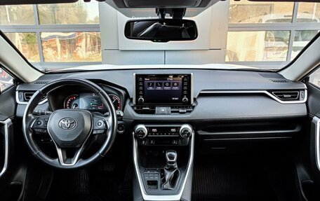 Toyota RAV4, 2021 год, 3 600 000 рублей, 11 фотография