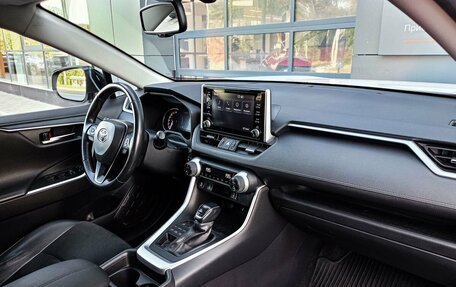 Toyota RAV4, 2021 год, 3 600 000 рублей, 9 фотография