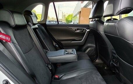 Toyota RAV4, 2021 год, 3 600 000 рублей, 10 фотография