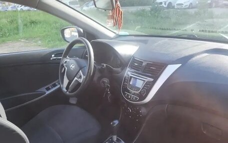 Hyundai Solaris II рестайлинг, 2013 год, 780 000 рублей, 4 фотография