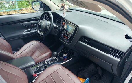 Mitsubishi Outlander III рестайлинг 3, 2019 год, 2 050 000 рублей, 8 фотография