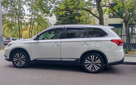 Mitsubishi Outlander III рестайлинг 3, 2019 год, 2 050 000 рублей, 4 фотография