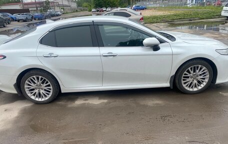 Toyota Camry, 2018 год, 3 000 000 рублей, 2 фотография
