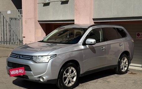 Mitsubishi Outlander III рестайлинг 3, 2012 год, 1 350 000 рублей, 9 фотография
