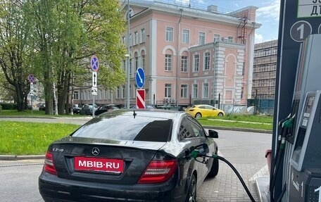 Mercedes-Benz C-Класс, 2011 год, 1 300 000 рублей, 1 фотография
