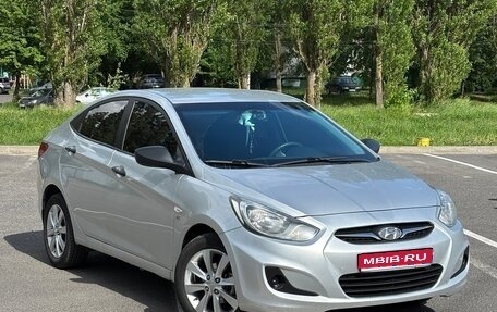 Hyundai Solaris II рестайлинг, 2011 год, 970 000 рублей, 1 фотография