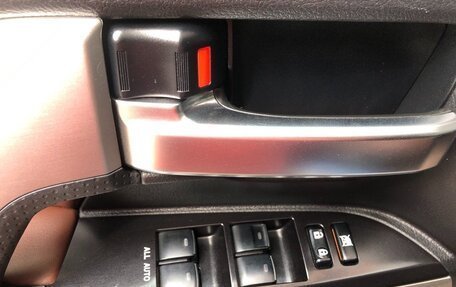 Toyota Land Cruiser 200, 2019 год, 8 100 000 рублей, 14 фотография