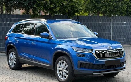 Skoda Kodiaq I, 2023 год, 2 750 000 рублей, 3 фотография