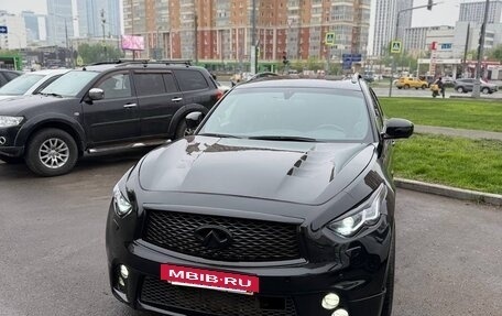 Infiniti QX70, 2015 год, 3 300 000 рублей, 10 фотография
