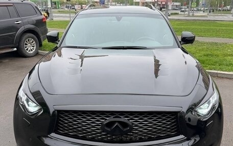 Infiniti QX70, 2015 год, 3 300 000 рублей, 12 фотография