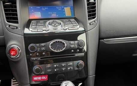 Infiniti QX70, 2015 год, 3 300 000 рублей, 16 фотография