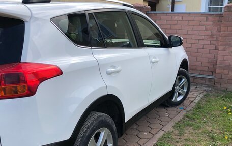 Toyota RAV4, 2014 год, 1 990 000 рублей, 2 фотография