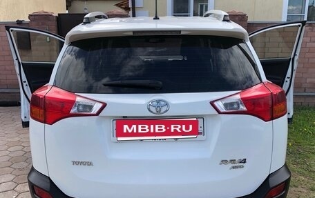 Toyota RAV4, 2014 год, 1 990 000 рублей, 4 фотография