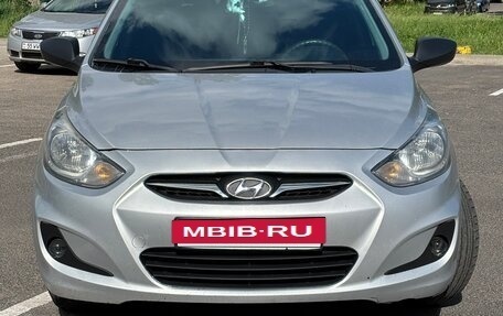 Hyundai Solaris II рестайлинг, 2011 год, 970 000 рублей, 3 фотография