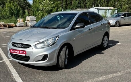 Hyundai Solaris II рестайлинг, 2011 год, 970 000 рублей, 2 фотография