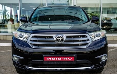 Toyota Highlander III, 2011 год, 2 648 000 рублей, 2 фотография