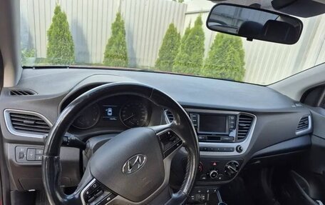 Hyundai Solaris II рестайлинг, 2017 год, 1 450 000 рублей, 3 фотография