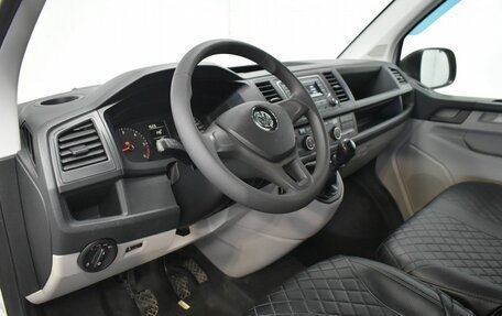 Volkswagen Caravelle T6 рестайлинг, 2017 год, 2 290 000 рублей, 14 фотография
