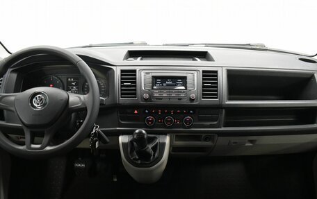 Volkswagen Caravelle T6 рестайлинг, 2017 год, 2 290 000 рублей, 15 фотография