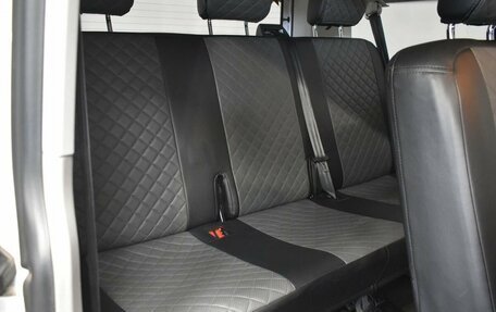 Volkswagen Caravelle T6 рестайлинг, 2017 год, 2 290 000 рублей, 13 фотография
