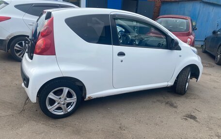 Peugeot 107 I рестайлинг, 2011 год, 270 000 рублей, 3 фотография