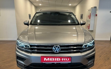 Volkswagen Tiguan II, 2018 год, 2 290 000 рублей, 2 фотография