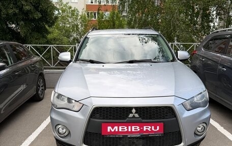 Mitsubishi Outlander III рестайлинг 3, 2012 год, 1 400 000 рублей, 2 фотография