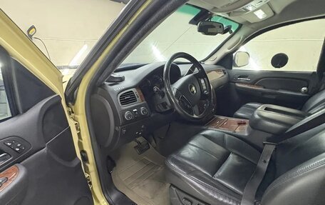 Chevrolet Tahoe III, 2010 год, 2 200 000 рублей, 1 фотография