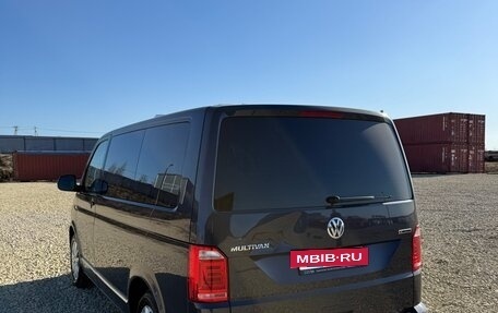 Volkswagen Multivan T6 рестайлинг, 2018 год, 3 850 000 рублей, 4 фотография