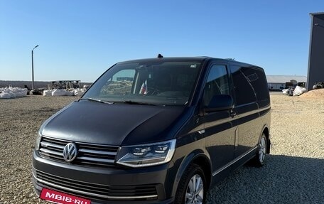 Volkswagen Multivan T6 рестайлинг, 2018 год, 3 850 000 рублей, 8 фотография