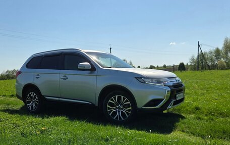 Mitsubishi Outlander III рестайлинг 3, 2019 год, 2 440 000 рублей, 1 фотография