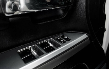 Toyota Land Cruiser 200, 2013 год, 3 750 000 рублей, 28 фотография