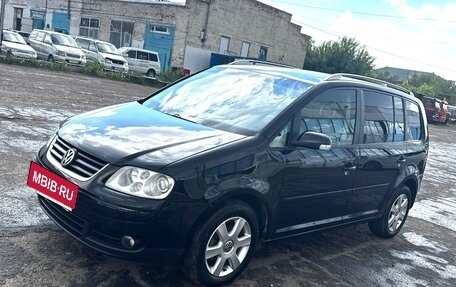 Volkswagen Touran III, 2005 год, 499 000 рублей, 2 фотография