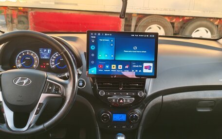 Hyundai Solaris II рестайлинг, 2012 год, 900 000 рублей, 10 фотография
