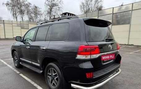 Toyota Land Cruiser 200, 2017 год, 5 600 000 рублей, 2 фотография