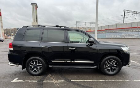 Toyota Land Cruiser 200, 2017 год, 5 600 000 рублей, 5 фотография