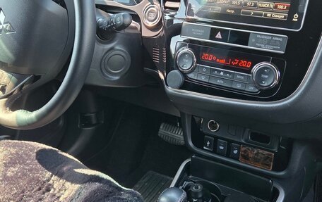 Mitsubishi Outlander III рестайлинг 3, 2019 год, 2 440 000 рублей, 6 фотография