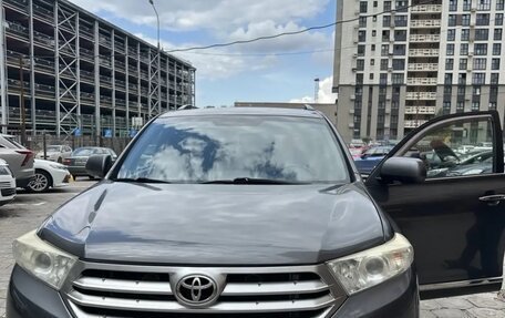 Toyota Highlander III, 2011 год, 2 100 000 рублей, 1 фотография