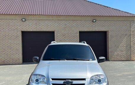 Chevrolet Niva I рестайлинг, 2013 год, 595 000 рублей, 2 фотография