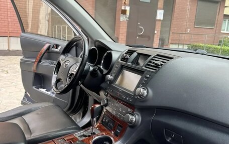 Toyota Highlander III, 2011 год, 2 100 000 рублей, 3 фотография