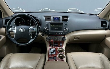 Toyota Highlander III, 2011 год, 1 997 300 рублей, 7 фотография