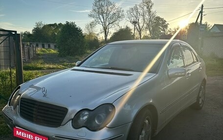 Mercedes-Benz C-Класс, 2005 год, 600 000 рублей, 1 фотография