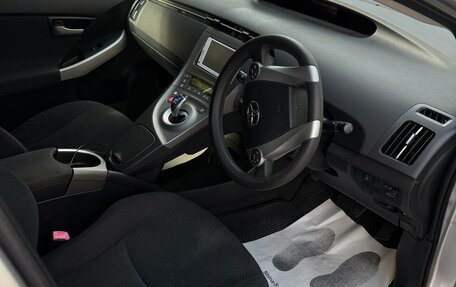 Toyota Prius, 2013 год, 1 135 000 рублей, 8 фотография