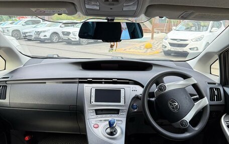 Toyota Prius, 2013 год, 1 135 000 рублей, 13 фотография