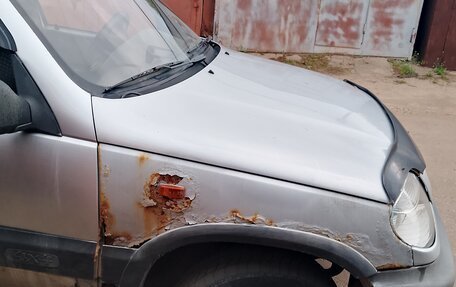 Chevrolet Niva I рестайлинг, 2004 год, 110 000 рублей, 2 фотография