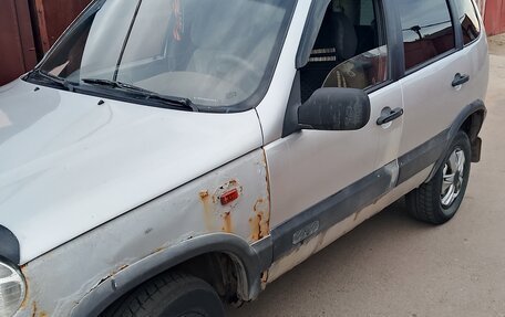 Chevrolet Niva I рестайлинг, 2004 год, 110 000 рублей, 3 фотография