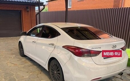 Hyundai Avante, 2013 год, 990 000 рублей, 2 фотография
